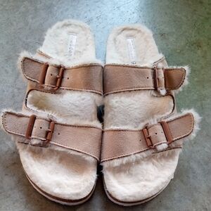 NWOT Madden Girl Fuzzy Slip On Butterfly Soft Sole Women's Sandals 9M